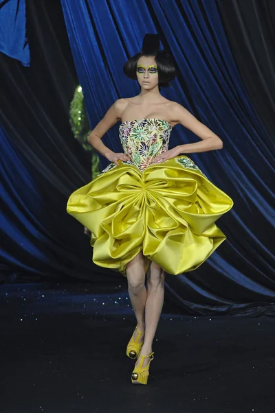 Look 8